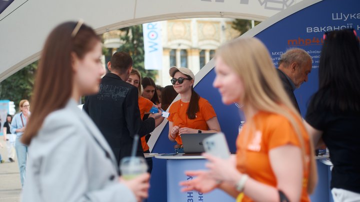 "Кар’єрне кафе" та 150 подій: чим дивуватиме "Фестиваль кар’єри" на ВДНГ