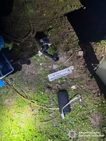 Теракт у Броварах: двох зловмисників, що причетні до вибуху, затримали (фото)
Теракт у Броварах: двох зловмисників, що причетні до вибуху, затримали (фото)