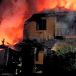 Удар РФ по житловому сектору на Київщині: спалахнула пожежа (фото)