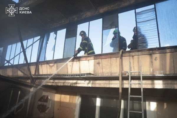 
 Зранку РФ атакувала Київ дронами: що відомо про влучання і наслідки (фото)
 