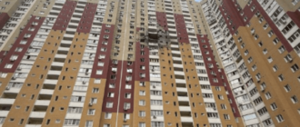 Чорний дим над містом, "прильоти" по багатоповерхівках та загиблі: деталі смертельної атаки РФ на Київ (відео)