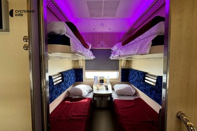 Укрзалізниця запустила із Києва до Ужгорода флагманський поїзд "Сакура"