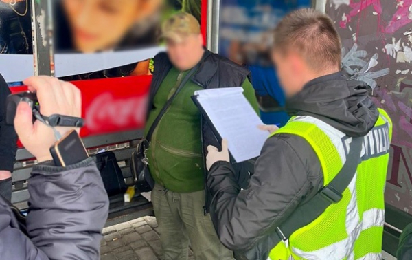 У Києві "генерал" вимагав $15 тис. у військового