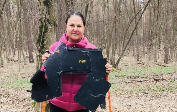 Посол ЄС знайшла уламок "шахеда" у київському лісі Посол ЄС знайшла уламок "шахеда" у київському лісі