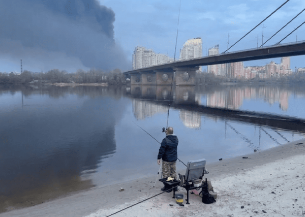 
 Чорний дим над містом, "прильоти" по багатоповерхівках та загиблі: деталі смертельної атаки РФ на Київ (відео)
 