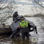 У Києві з Дніпра витягли дрон із бойовою частиною