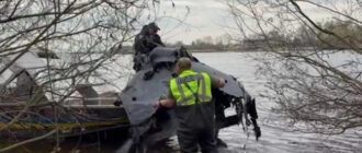 У Києві з Дніпра витягли дрон із бойовою частиною