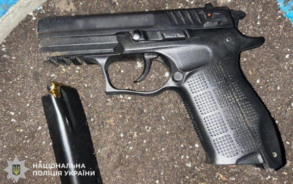 У Києві чоловік влаштував стрілянину через конфлікт У Києві чоловік влаштував стрілянину через конфлікт