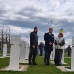 Візит принца Гаррі: герцог Сассекський поклав квіти на могилу невідомого військового