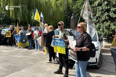 "3-4 місяці перетворилися на 4 роки тортур": у Києві триває акція на підтримку полонених Маріупольського гарнізону