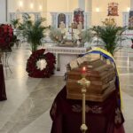 Виставили у соборі для загального вшанування: до Києва доставили останки лідера ОУН Андрія Мельника та його дружини