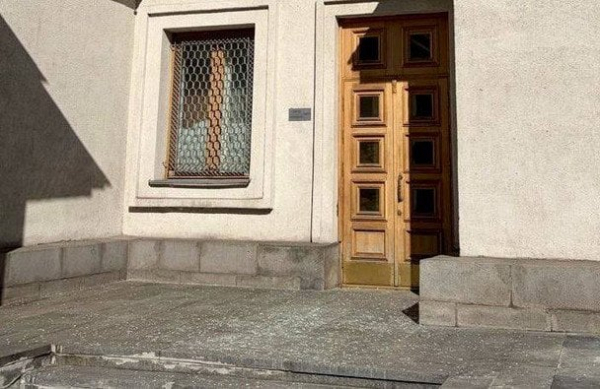 Вперше з часів Другої світової: ракетна атака РФ пошкодила будівлю МЗС України
Вперше з часів Другої світової: ракетна атака РФ пошкодила будівлю МЗС України