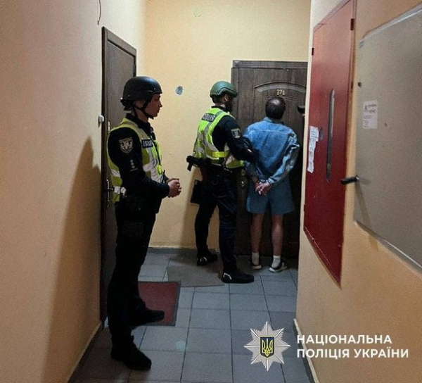 
 У&nbsp;Києві чоловік влаштував стрілянину у&nbsp;квартирі: перші деталі
 