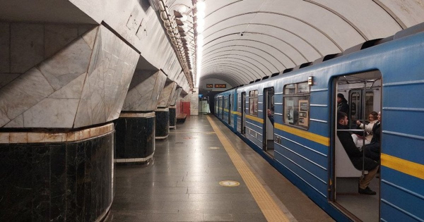 
 У Києві повідомили про вибух на станції метро: перші подробиці (відео)
 