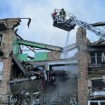 У Шевченківському районі Києва через атаку РФ зруйнований під’їзд: що розповідають мешканці