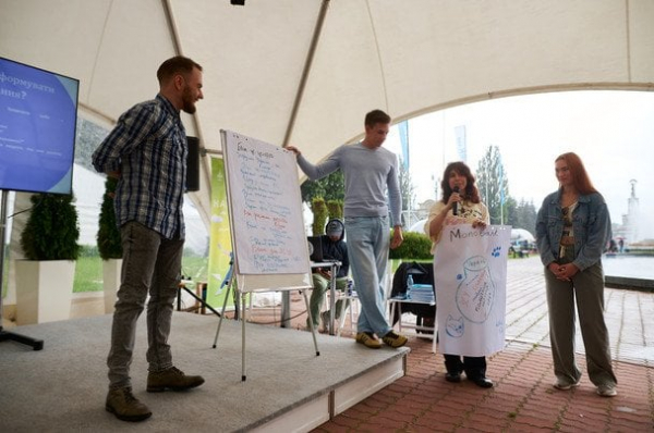Створити резюме, підготуватися до співбесіди й визначитися з освітою та кар’єрним шляхом: гід подіями «Фестивалю кар’єри»
Створити резюме, підготуватися до співбесіди й визначитися з освітою та кар’єрним шляхом: гід подіями «Фестивалю кар’єри»