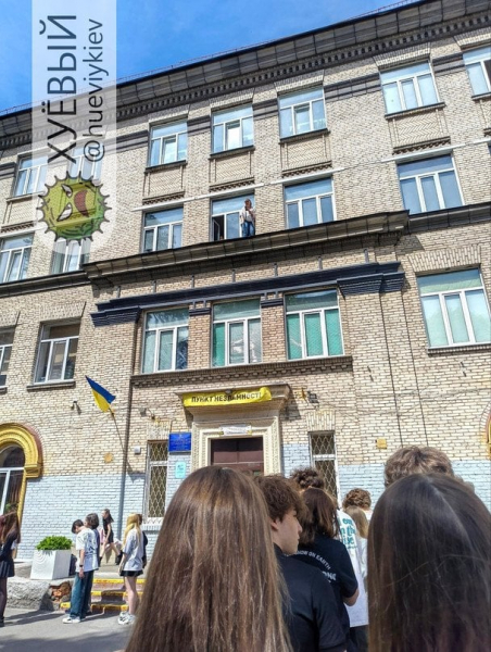 
 У&nbsp;Мережі спалахнув скандал через нібито спробу самогубства вчительки: в&nbsp;поліції пояснили, що&nbsp;відбувалося насправді
 