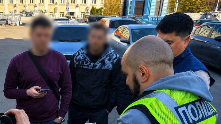 Пропонував стати капеланом: у Києві викрили схему для ухилення від мобілізації за $25 тисяч