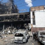 ТРЦ "Квадрат" на Лук’янівці: рятувальники ДСНС розбирають фасад будівлі