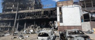 ТРЦ "Квадрат" на Лук’янівці: рятувальники ДСНС розбирають фасад будівлі