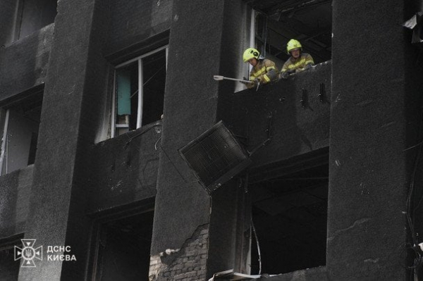 У Києві завершили розбір завалів в одному з районів після атаки РФ: що відомо про постраждалих
У Києві завершили розбір завалів в одному з районів після атаки РФ: що відомо про постраждалих