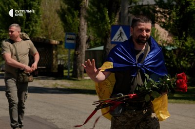 Вперше за чотири роки вдома: на Київщині зустріли звільненого з полону військового Володимира Барабася
