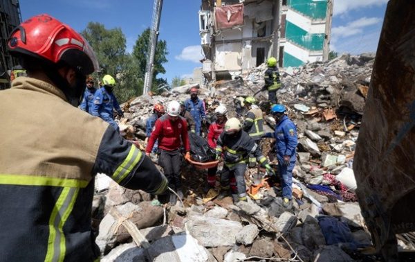 У Києві під завалами знайшли двох загиблих У Києві під завалами знайшли двох загиблих