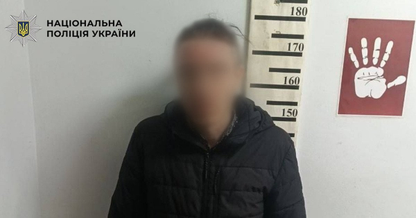 
 Заманив дитину цукерками і&nbsp;велосипедом: у&nbsp;Києві чоловік розбещував 9-річну дівчинку
 