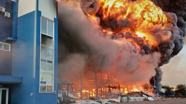 Дві людини загинули, пожежі та руйнування в усіх районах: наслідки масованої атаки РФ на Київщину