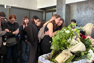 У Києві попрощалися з Мариною Гоменюк, життя якої обірвала ракета РФ, що влучила у багатоповерхівку 14 травня