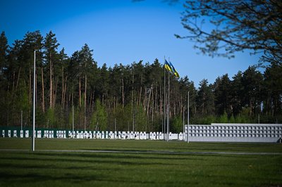 Вісім воїнів без імен: на військовому кладовищі поховали невідомих полеглих