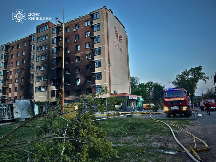 Росія масовано атакувала Київ, є постраждалі, під завалами шукають людей фото 4 3