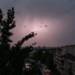Гроза і град: Київ накрила негода