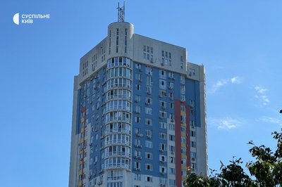 У Шевченківському районі Києва через атаку РФ зруйнований під’їзд: що розповідають мешканці