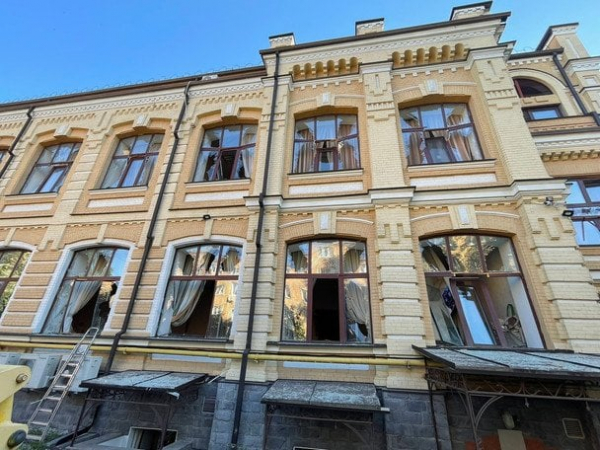 У Києві після нічної атаки РФ пошкоджено монастир: що відомо про наслідки
У Києві після нічної атаки РФ пошкоджено монастир: що відомо про наслідки