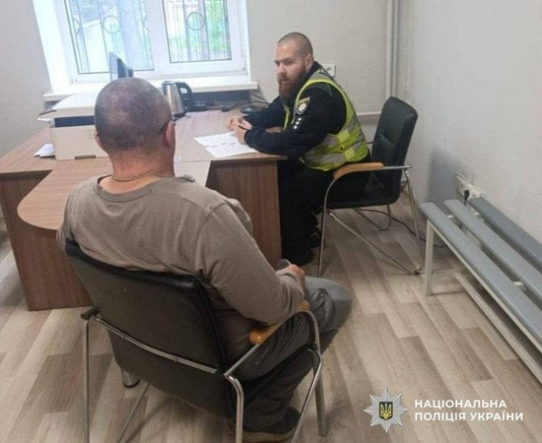 
 Конфлікт через собаку: у&nbsp;Києві чоловік вдарив охоронця і&nbsp;дістав зброю
 