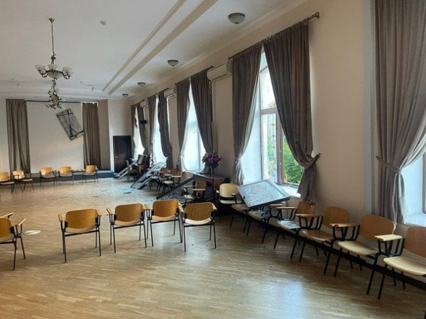 У Києві після нічної атаки РФ пошкоджено монастир: що відомо про наслідки
У Києві після нічної атаки РФ пошкоджено монастир: що відомо про наслідки