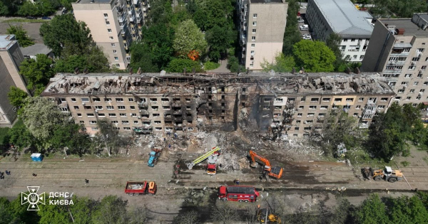 Київ оговтується від атаки: кількість постраждалих невпинно зростає
Київ оговтується від атаки: кількість постраждалих невпинно зростає
