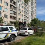 У Києві чоловік загинув, випавши з вікна 11-го поверху