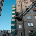 "Все горіло, люди кричали": чоловік зі зруйнованого будинку в Києві розповів про атаку