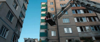 "Все горіло, люди кричали": чоловік зі зруйнованого будинку в Києві розповів про атаку