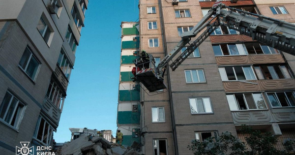 "Все горіло, люди кричали": чоловік зі зруйнованого будинку в Києві розповів про атаку
"Все горіло, люди кричали": чоловік зі зруйнованого будинку в Києві розповів про атаку