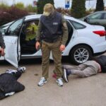 Обіцяв переправити двох киян до Угорщини за 26 000$: правоохоронці повідомили про підозру двом фігурантам