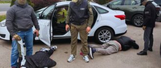 Обіцяв переправити двох киян до Угорщини за 26 000$: правоохоронці повідомили про підозру двом фігурантам