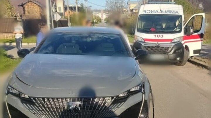 На Київщині авто збило електросамокат із дітьми: загинув 10-річний хлопчик