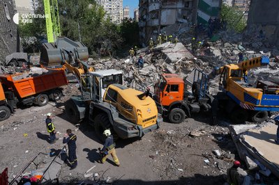 У Дарницькому районі Києва завершили розбір завалів дев'ятиповерхівки: кількість загиблих через удар РФ зросла до 24