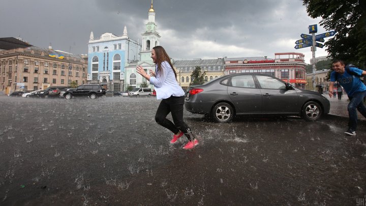 Четвертий день поспіль: у Київ та область знову накрила негода