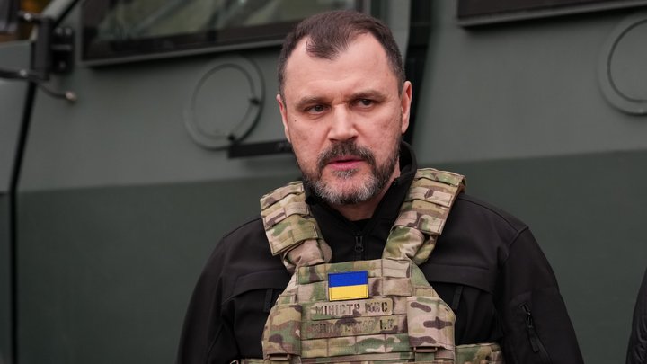 У Києві чоловік стріляв в авто: поліція розшукала підозрюваного