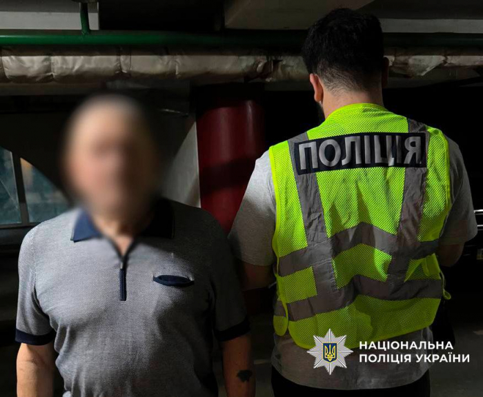 У Києві чоловік випадково вистрілив із рушниці та тяжко поранив жінку біля паркінгу фото 1