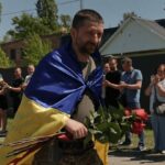 Вперше за чотири роки вдома: на Київщині зустріли звільненого з полону військового Володимира Барабася